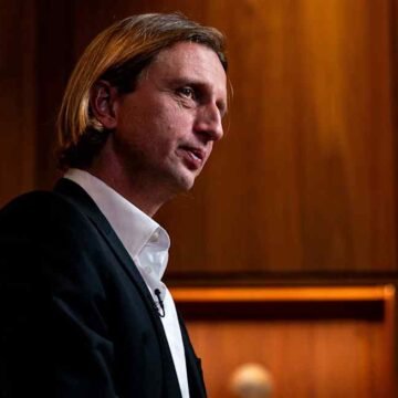 Nik Storonsky in talks over new share award if Revolut hits $500bn valuation